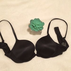 Victoria’s Secret very sexy push-up bra. Size US 38B. Black. Like new!